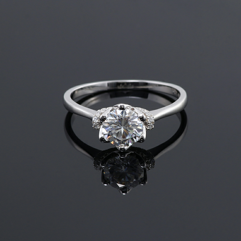 1 Carat 6.5 MM White Round Cut Moissanite Ring with 925 Sterling Silver